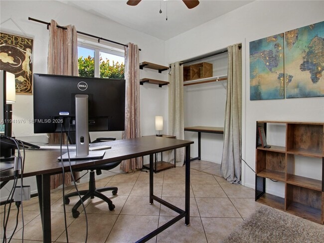 Building Photo - 1561 NE 47th St