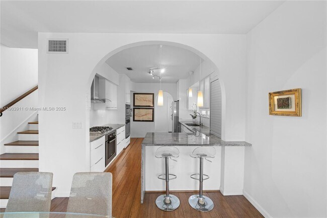 Building Photo - 1281 S Venetian Way