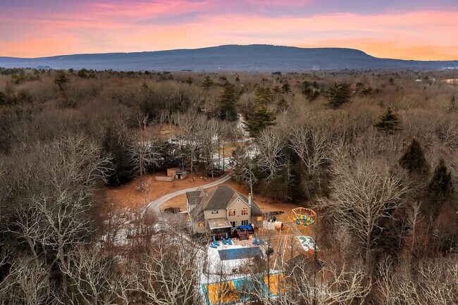 Building Photo - 1551 Wooded Acres Dr