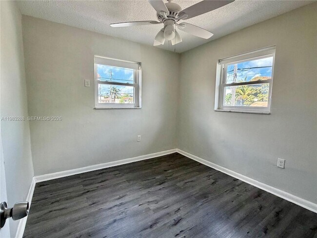 Building Photo - 1305 NW 4th St