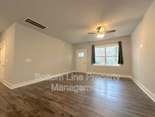 Building Photo - 3814 Starmount Ave