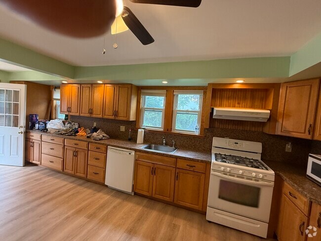 Building Photo - 26 Plainfield Ave