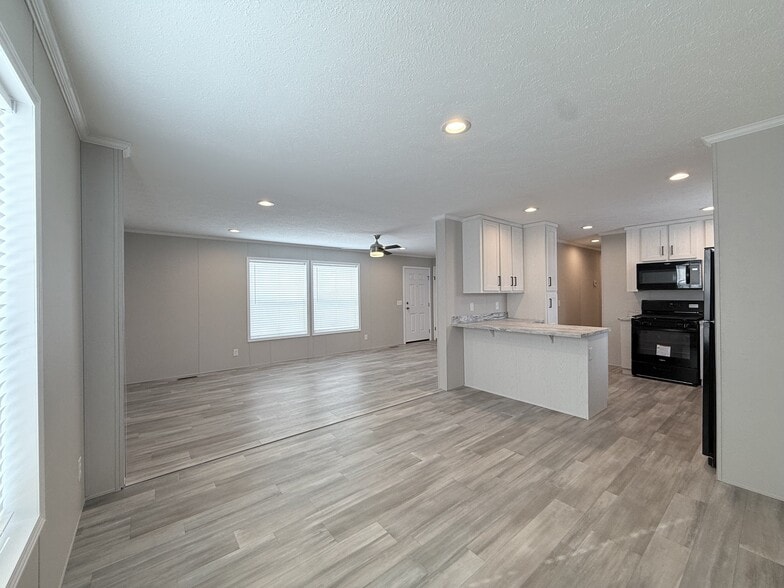 Building Photo - 29805 Jamestown Dr