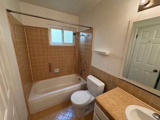Building Photo - Bright 2BR/2BA Condo in Prime Richmond Dis...