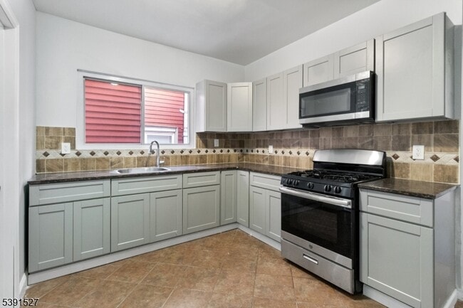 Building Photo - 29 Highland Ave