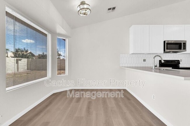 Building Photo - 1132 E Harbor View Dr