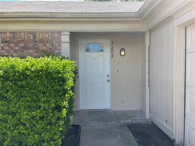 Building Photo - 7204 Shadow Bend Dr