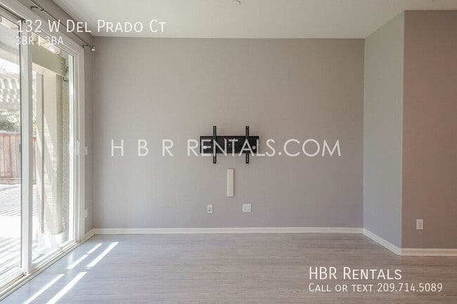 Building Photo - 132 W Del Prado Ct