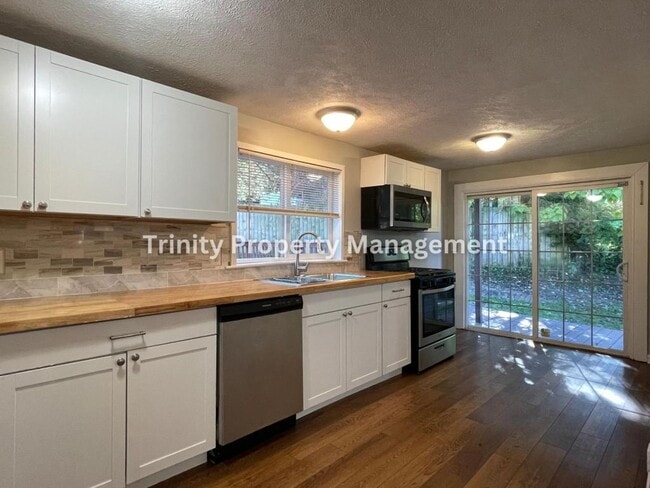 Building Photo - 309 Hedge St