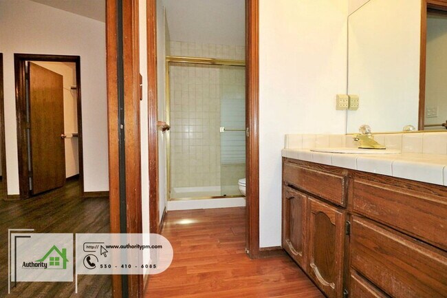 Building Photo - 15714 Middletown Park Dr