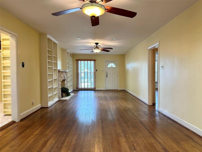 Building Photo - 709 W 34th St