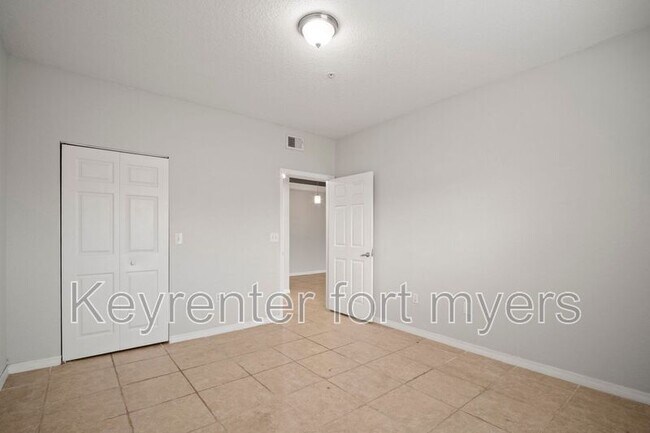 Building Photo - 11550 Villa Grand
