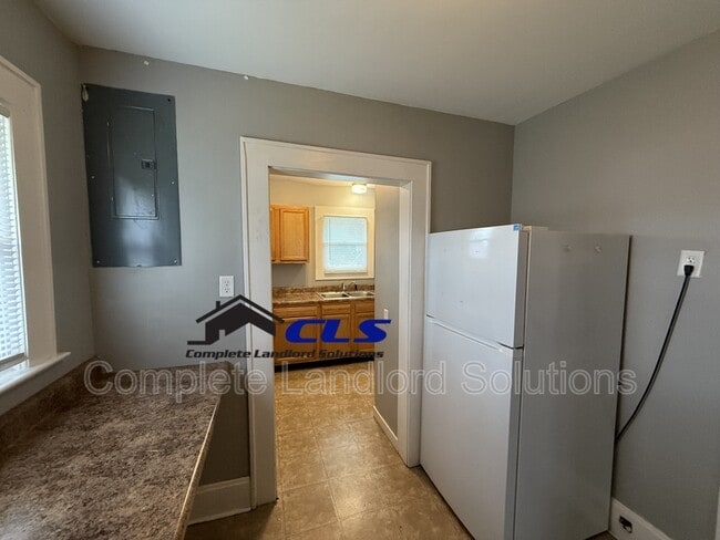 Building Photo - 832 S 17th St