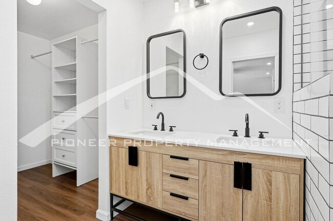 Building Photo - 655 S Xenon Ct