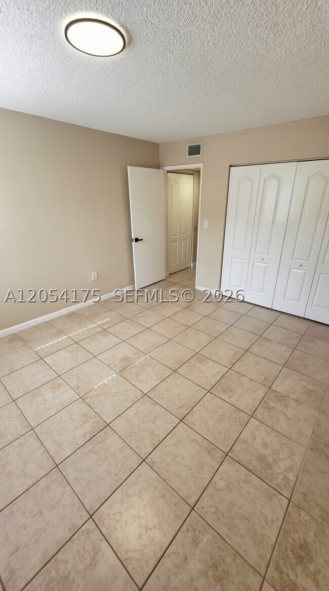 Building Photo - 4628 NW 97th Pl