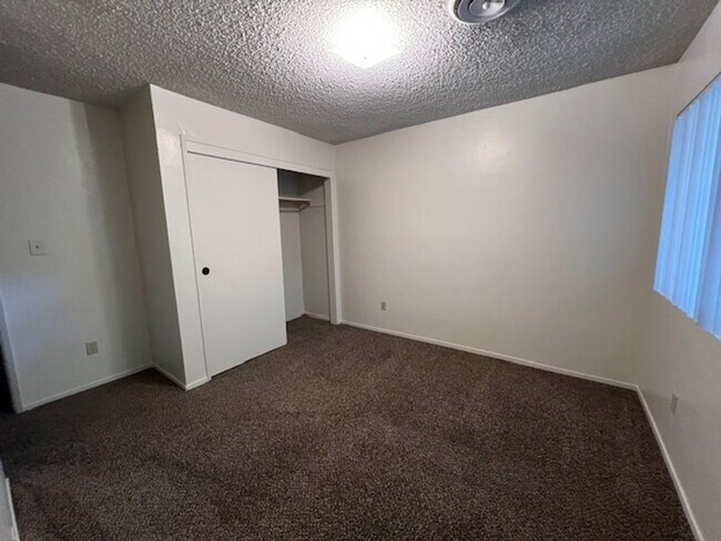 Building Photo - 7405 Quailwood Dr