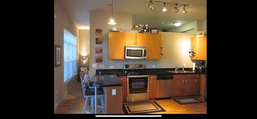 Building Photo - 5401 S Park Terrace Ave