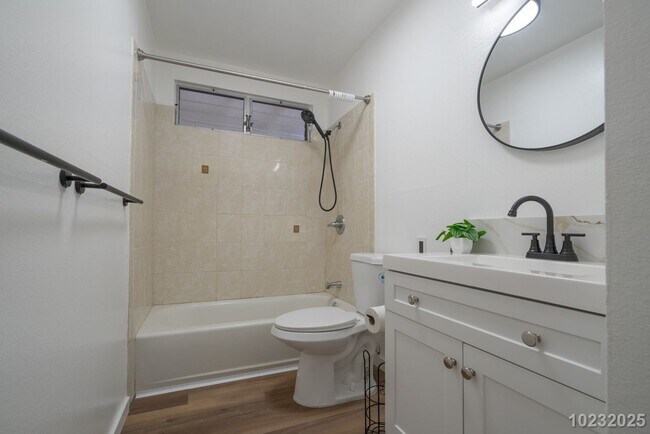 Building Photo - Versatile 3-Bedroom Home with Extended Spa...