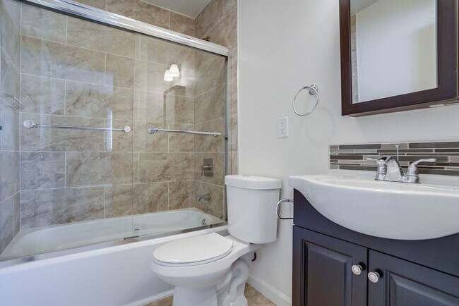 Building Photo - 621 E 99th St