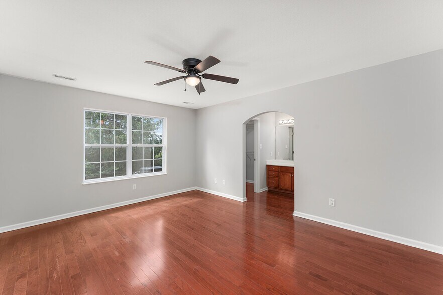 Building Photo - 3504 Oak Villa Way