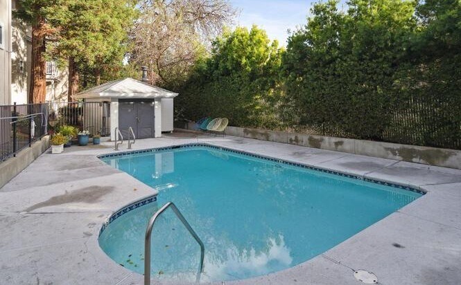 Building Photo - 2677 Oak Rd