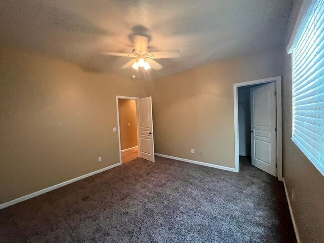 Building Photo - 1762 Champagne St