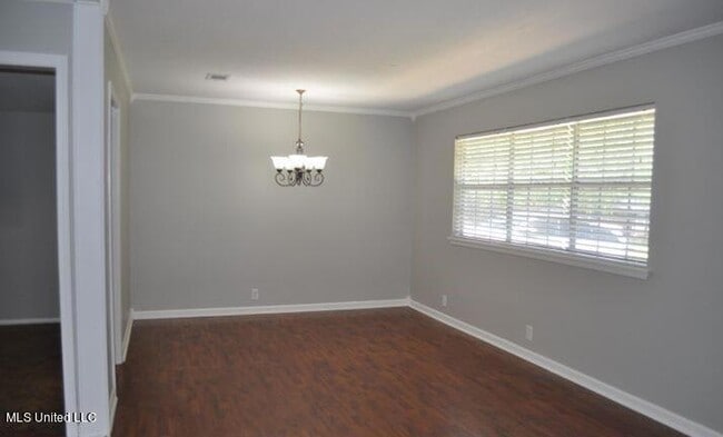 Building Photo - 31 Pebble Hill Dr
