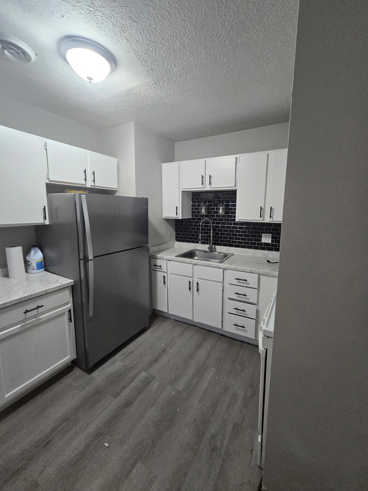 Building Photo - 2358 Putnam St