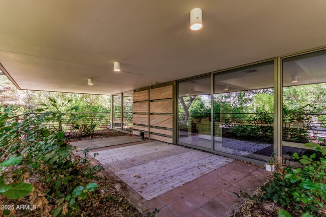 Building Photo - 7121 E Rancho Vista Dr