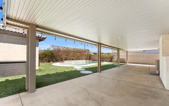 Building Photo - 80676 Willow Ln