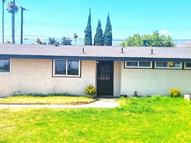 Building Photo - Renovated Single Story House - Close to Fr...