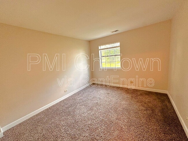 Building Photo - 8 Gant Cir