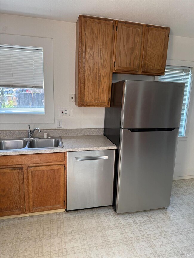 Building Photo - 472 Church St