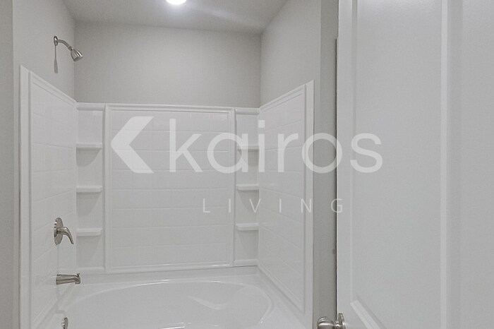 Building Photo - 13739 Pinyon Dr