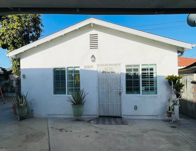 Building Photo - 15332 Castana Ave