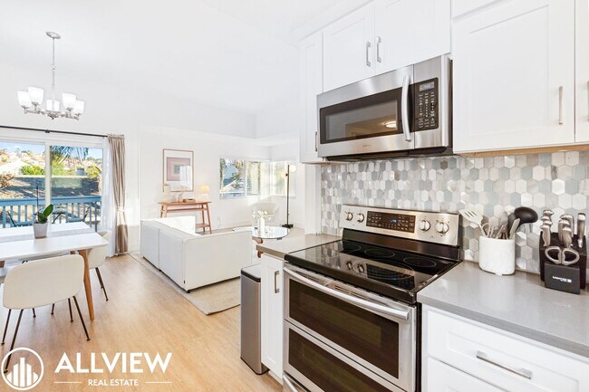 Building Photo - OCEAN VIEWS AND UPGRADED 2 BED/ 2 BATH UPP...