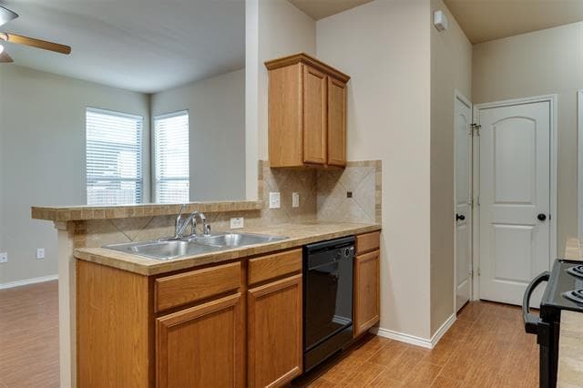 Building Photo - 2515 Sedona St