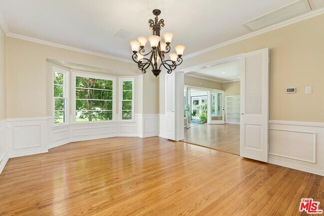 Building Photo - 1318 San Ysidro Dr