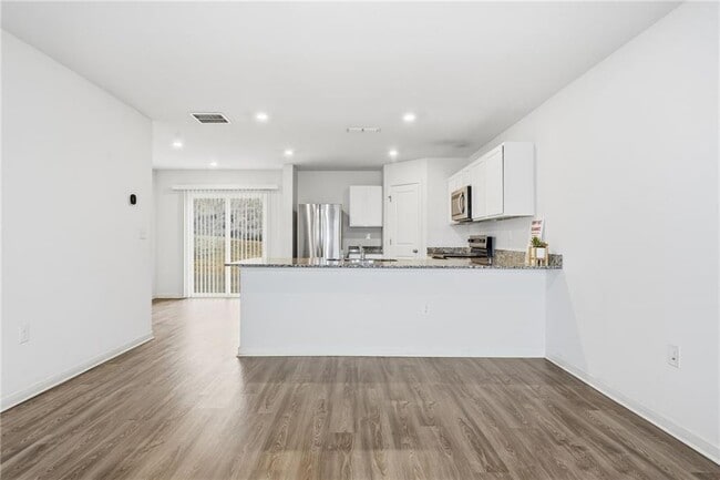 Building Photo - 564 Pemberton St