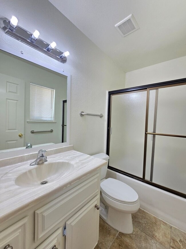Building Photo - For Rent in California City – 3 Bed / 2 Ba...