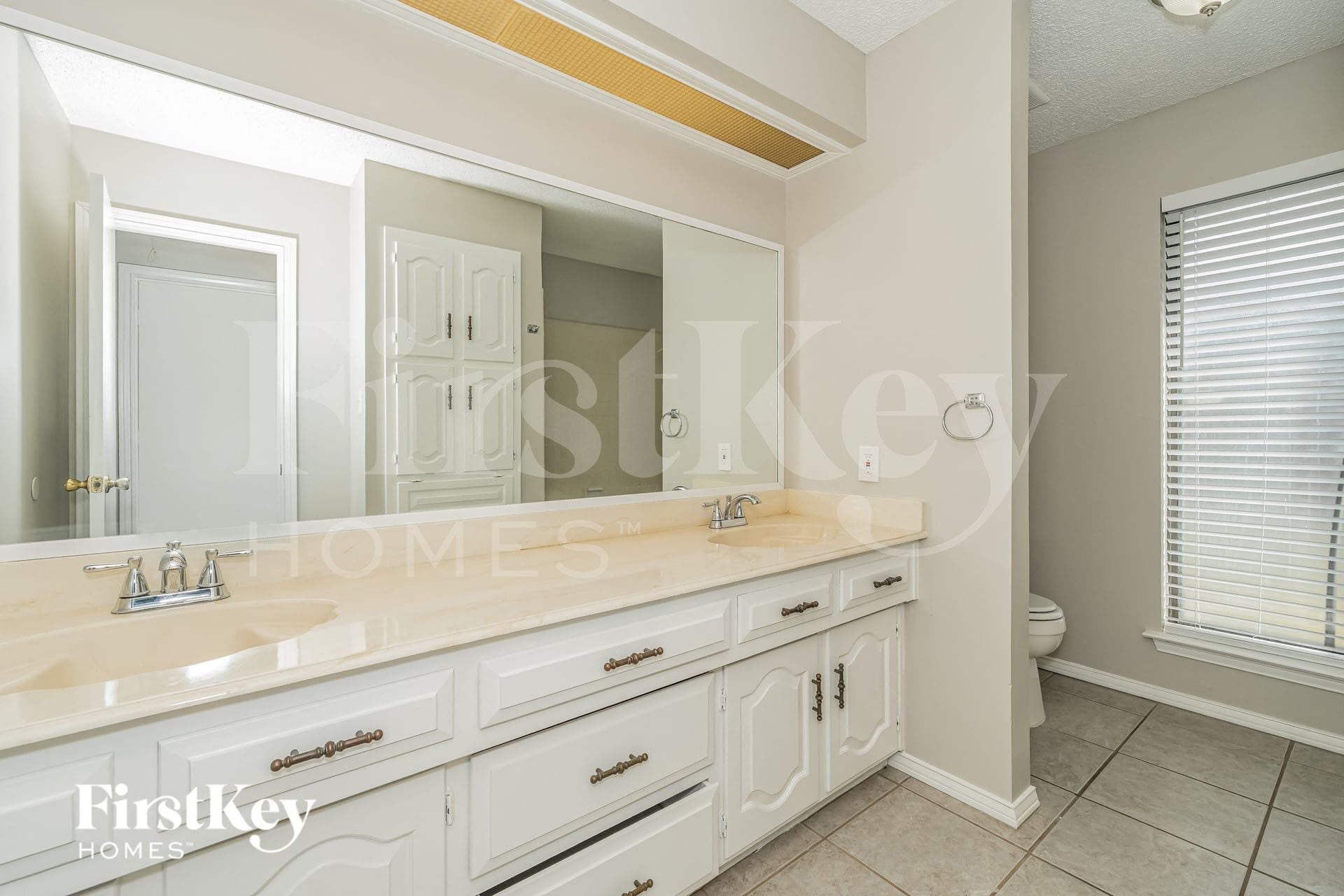 Building Photo - 3941 Los Robles Dr
