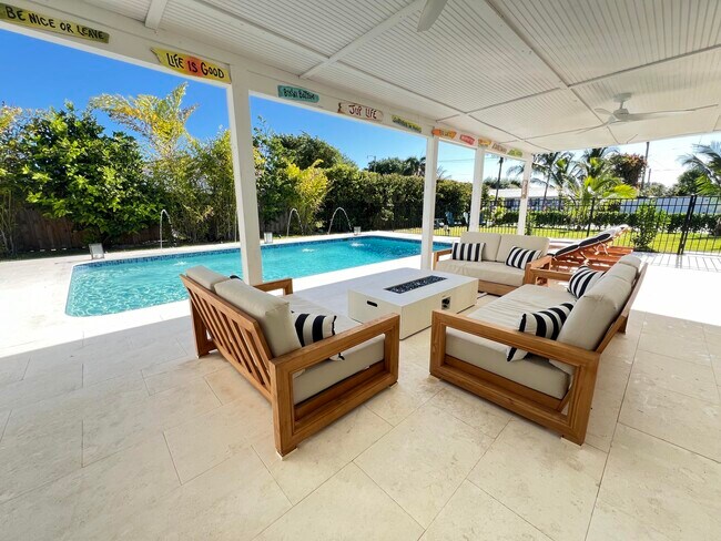 Building Photo - 9 W Riverside Dr