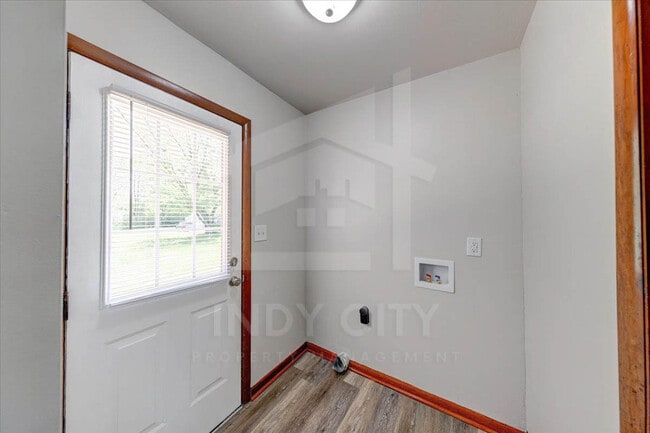 Building Photo - 2621 W 61st St