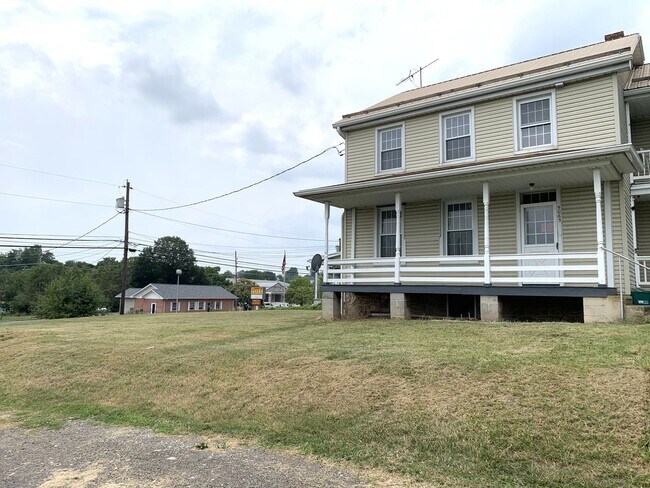 Building Photo - 5065 Buchanan Trail E