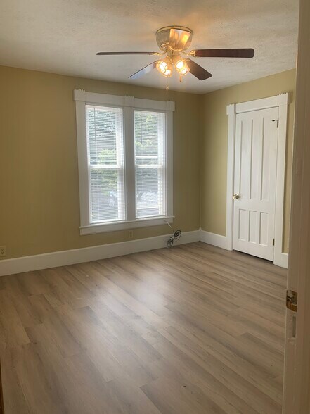 Building Photo - 113 E Sands St