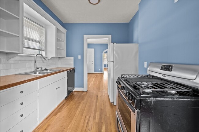 Building Photo - 1819 Sul Ross St