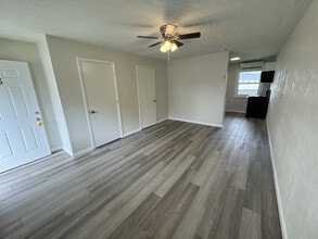 Building Photo - Hazelwood Manslick Apartments