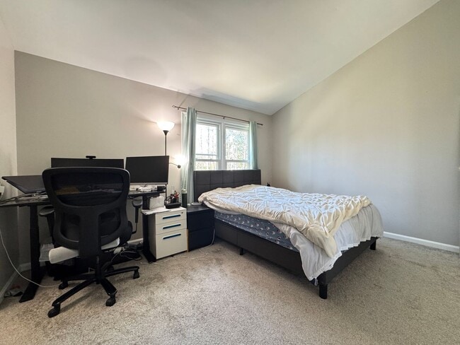 Building Photo - Gorgeous 3 Bed 2/2 Bath Interior Townhome In Little Rocky Run