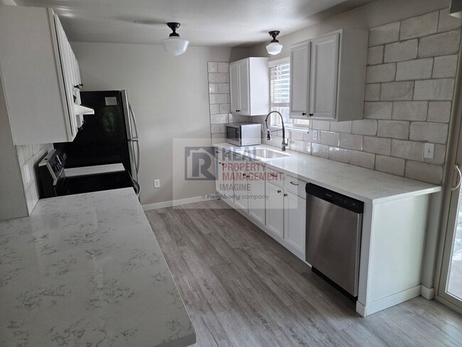 Building Photo - Recently remodeled 3 bedroom, 2.5 bath home
