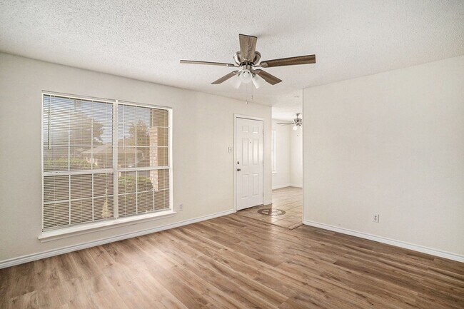 Building Photo - This charming 3-bedroom, 2-bathroom single...